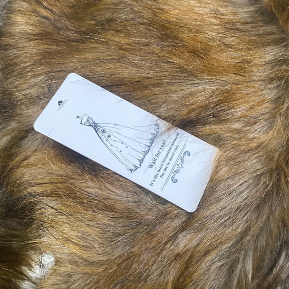 Aukmla Women's Wedding Faux Fur Wraps - Picture 5 of 5
